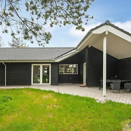 8 Person Holiday In Bl Vand Blåvand